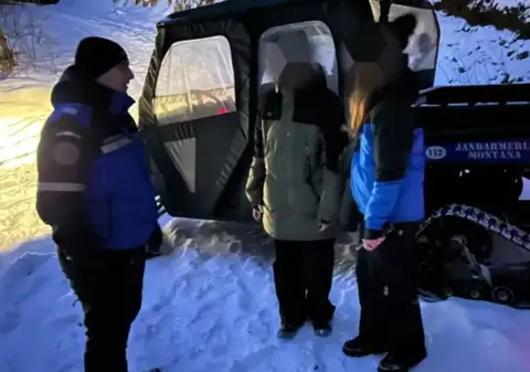 Două turiste rătăcite pe traseul din Poiana Brașov către Pietrele lui Solomon au fost salvate de jandarmii montani