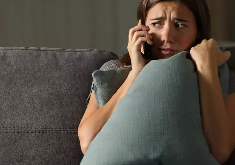 O femeie care se afla în pericol a sunat la Poliție să comande pizza, în Anglia. Cum a fost salvată de oamenii legii