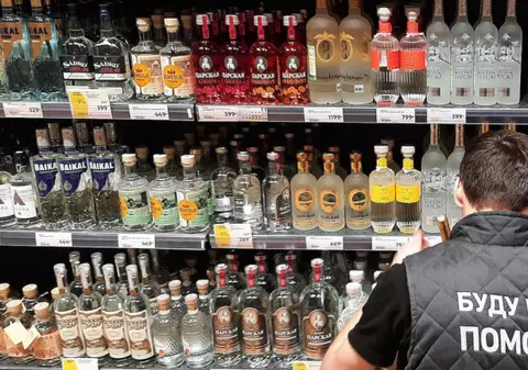 Rușii sunt supărați pe Vladimir Putin, după ce prețul vodcii a crescut din nou de la 1 ianuarie: „Nu ne lua plăcerea pentru a acoperi cheltuielile de război”