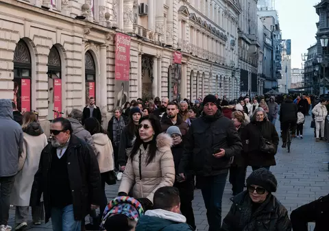Românii, dornici de plimbare după petrecerea de Revelion. Aglomerație de nedescris în parcuri și în centrul vechi al Bucureștiului 