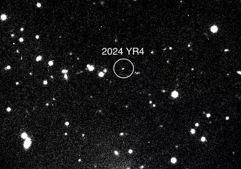 Astronomii supraveghează un mic asteroid botezat 2024 YR4, care ar putea lovi Pământul înainte de Crăciun, în 2032