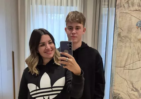 Fiul Elei Crăciun se pregătește să plece din casa părinților. Alex a împlinit 18 ani. „Mă sperie enorm. E un sentiment ciudat”