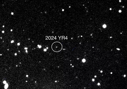 Un asteroid de mărimea unui teren de fotbal are șanse relativ mari să lovească Pământul în 2032. Omenirea se poate apăra cu arme nucleare