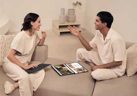 ASUS Zenbook DUO (UX8406): un laptop remarcabil cu două ecrane tactile OLED de dimensiune completă