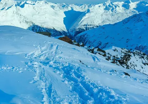 36 de turiști au ajuns la doar 50 de centimetri de prăpastie în Alpii austrieci, iar salvarea i-a costat scump