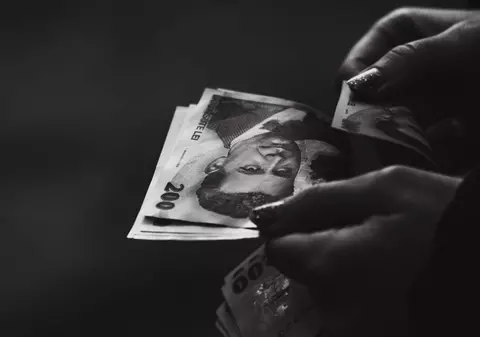 Cum putem să trecem de recesiune la nivel personal: refinanțări de credite, buget familial și eliminarea cheltuielilor inutile