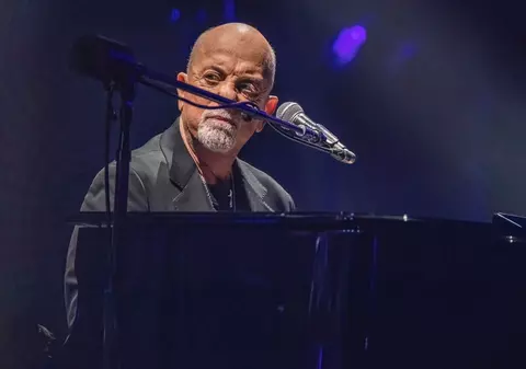 Momentul în care Billy Joel cade secerat pe scenă. Pianistul susținea un concert în SUA | VIDEO