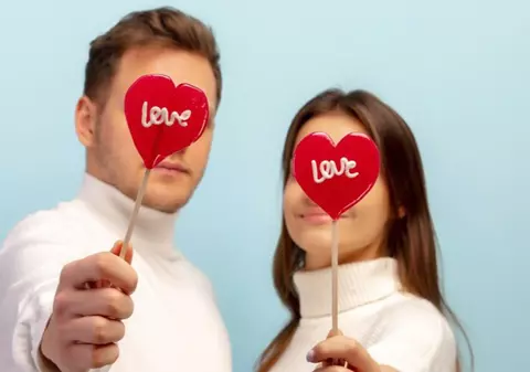 Poveștile secrete ale Sfântului Valentin: de la vindecări miraculoase, la căsătorii interzise