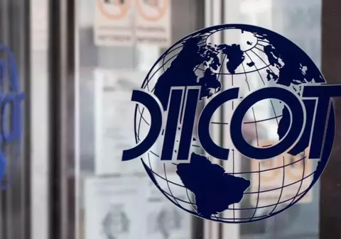 Spion acuzat de divulgarea de secrete de stat ale României, adus la DIICOT: se întâlnea cu ofițerii KGB la Budapesta