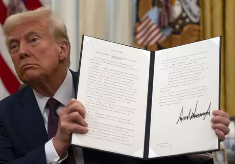 UE merge mai departe cu aplicarea legii privind inteligența artificială, în ciuda avertismentelor lui Donald Trump