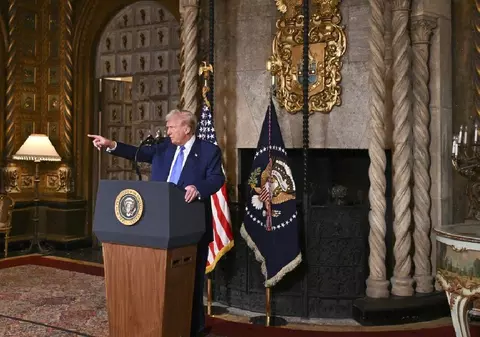 Donald Trump a dat vina pe Volodimir Zelenski pentru războiul din Ucraina: „Nu trebuia să-l începi, trebuia să faci o înțelegere”