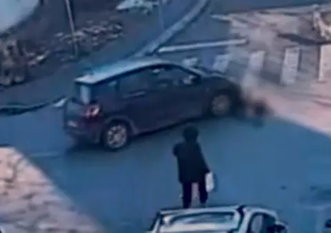 Femeie de 86 de ani din Galați, lovită pe trecerea de pietoni de o maşină care mergea cu spatele