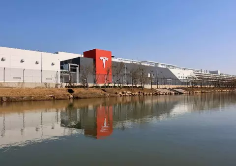 Tesla extinde operațiunile în China cu o nouă fabrică în Shanghai, construită în timp record