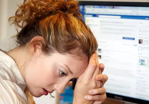 Moderator Facebook explică de ce măsura lui Zuckerberg este o eroare: „Am petrecut 10 ore pe zi uitându-mă la cele mai întunecate părți ale internetului, pentru ca tu să nu fii nevoit”