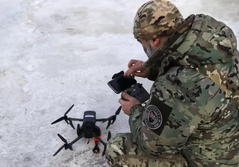 Rușii au dezvoltat un sistem de control al unui „roi” de drone cu o singură telecomandă
