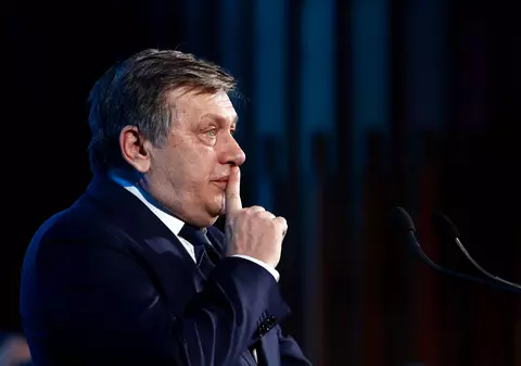 Crin Antonescu îi ironizează pe Ponta și Simion cerând CCR să îi valideze candidatura lui Georgescu. „E mai plăcut să ai de-a face cu originalul”
