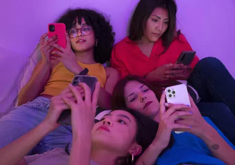 Generația TikTok a României. 41% dintre tineri nu verifică informațiile, iar opt din zece au primit conținut despre alegerile din România!