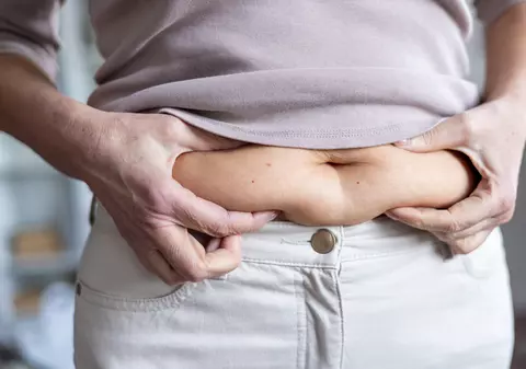 Corpul femeii la menopauză - de ce ne îngrășăm și cum ne afectează lipsa estrogenului?