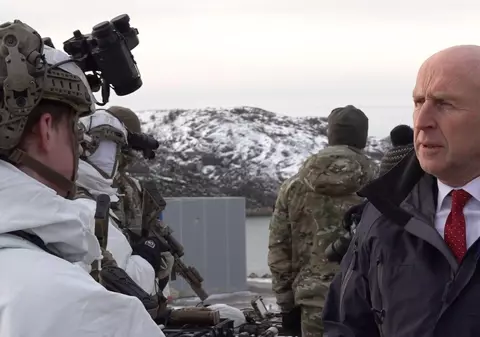 Ministrul britanic al apărării îi răspunde lui Donald Trump: „Și Churchill a suspendat alegerile în timpul războiului”