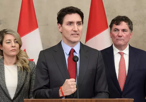 Justin Trudeau i-a răspuns lui Donald Trump, care a declanșat un război comercial: „Tarifele vor închide fabrici în SUA”