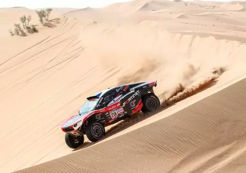 Bucăți dintr-un Audi RSQ e-tron câștigător la Dakar, descoperite la gunoi