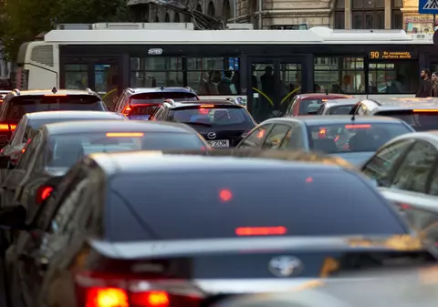 Se reintroduce taxa auto în cererea de plată nr. 4 din PNRR: Impactul noii măsuri fiscale asupra României