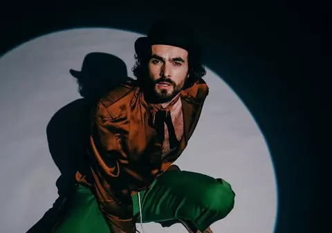 Un artist român a stat izolat 9 luni într-o cabană cu șoareci, fără conexiune cu lumea exterioară: „Învățam să trăiesc într-un ritm complet diferit”
