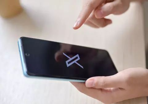 De ce suntem răi pe social media. Polarizarea și „camerele de ecou” facilitează astfel de mesaje