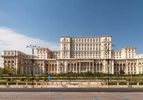 Senatul schimbă a treia oară accesul angajaților. Salariații vor fi puși să ocolească Parlamentul, o nouă firmă va livra un sistem mai scump - EXCLUSIV