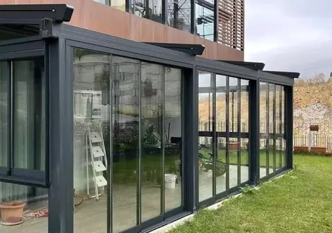 Living în aer liber cu pergole retractabile: cum te poți bucura de o terasă modernă
