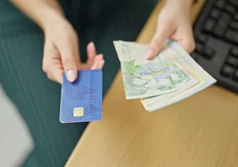 Ce salariu trebuie să aibă un român, ca să facă un credit 20.000 de euro în 2025