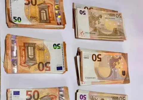 Seiful cu 100.000 de euro și bijuterii furat în decembrie 2024, găsit îngropat într-o pădure din Neamț