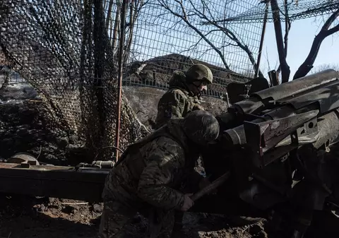 6 din 10 români cred că furnizarea de sprijin militar Ucrainei va prelungi inutil războiul, arată un sondaj în Europa Centrală și de Est. Avem „cea mai mare credință în teoriile conspirației”