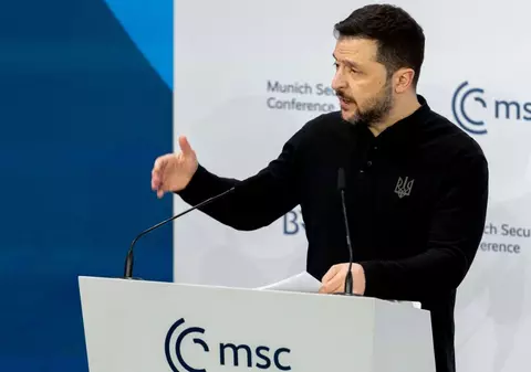 Volodimir Zelenski, criticat de ucraineni pentru „pașii greșiți” în cei trei ani de război: „Trebuie să zâmbim cât mai avem timp”