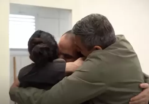 Hamas l-a predat pe Yarden Bibas, care încă așteaptă vești despre soția și băieții săi. Familia sa, un simbol în Israel: „S-a întors la o realitate insuportabilă” | VIDEO