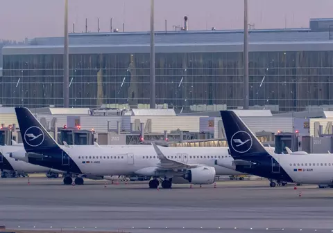 Mii de zboruri anulate în Germania, în urma unei greve generale. Jumătate de milion de pasageri sunt afectați