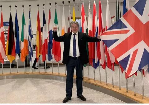 Fostul consilier al lui Boris Elțîn: „Durează 3-4 ani pentru ca Europa să aibă o forță militară capabilă să lupte cu Rusia. Zelenski ar trebui să plece pentru a salva Ucraina”