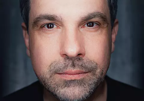 Succes în carieră pentru Alexandru Papadopol, după ce s-a recăsătorit. Premiera absolută în care joacă pe scena Operei Naționale București