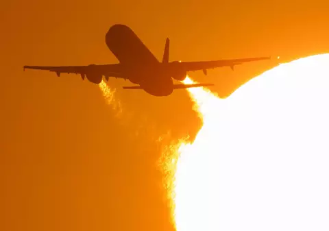 Mesajul unui pilot către pasagerii unui zbor Bangkok - Londra, după ce aeroportul Heathrow a fost închis: „Nu știu unde vom merge”