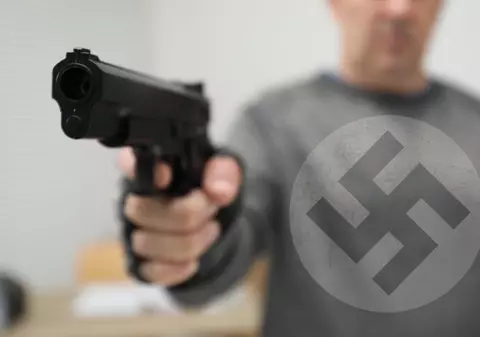 Joaca de-a naziștii în România. Amenințări cu pistolul la tâmplă sau cu decapitarea, ignorate de autorități pe motiv că anchetele costă prea mult