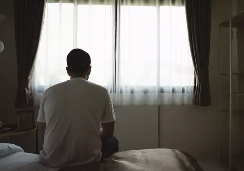 Numărul românilor care trăiesc singuri, în continuă creștere. Care sunt motivele și ce țări conduc în „topul singurătății”