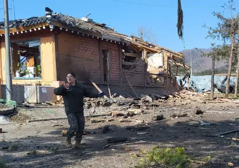 Șapte victime, după ce opt bombe au fost lansate din greșeală din două avioane de luptă și au căzut într-o zonă locuită, în timpul unui exercițiu cu muniție reală, în Coreea de Sud