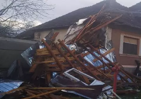 Casa părintească a lui Sandu Boc, distrusă de furtuna din Bihor: „Doamne-ferește”