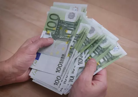 Trei studenți au câştigat la loto cu ajutorul inteligenţei artificiale. Schema care le-a adus 50.000 de euro