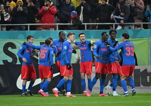 Cine transmite meciul FCSB - Lyon la TV în România. Partida din Europa League se vede pe două posturi