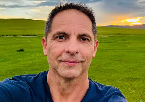 Reacția lui Dan Negru, după ce a văzut cât costă un kilogram de urzici în piață: „Astupă foamea săracului”