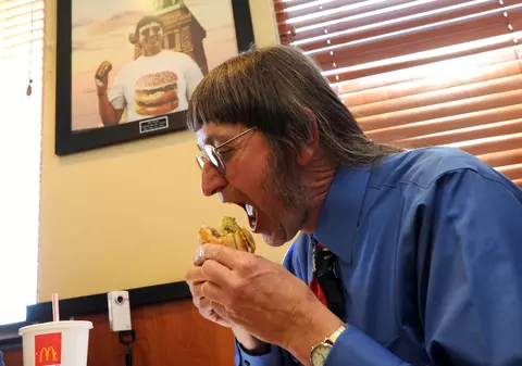 Don Gorske și-a îmbunătățit recordul de Big Mac mâncați: „Am ajuns la 35.000, dar nu faceți ca mine!”