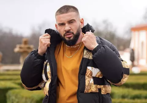 Dorian Popa s-a trezit blocat în zăpadă. Cum arată strada din Domnești pe care artistul locuiește