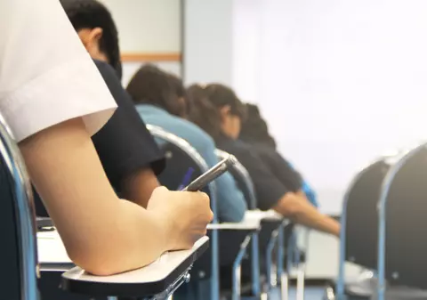 Simulare BAC Istorie 2025. Elevii de clasa a XII-a de la uman dau astăzi proba obligatorie