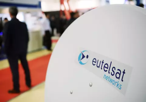 O companie europeană crește vertiginos la bursă, pe fondul zvonurilor că va înlocui Starlink în Ucraina. Deține rețeaua de sateliți OneWeb